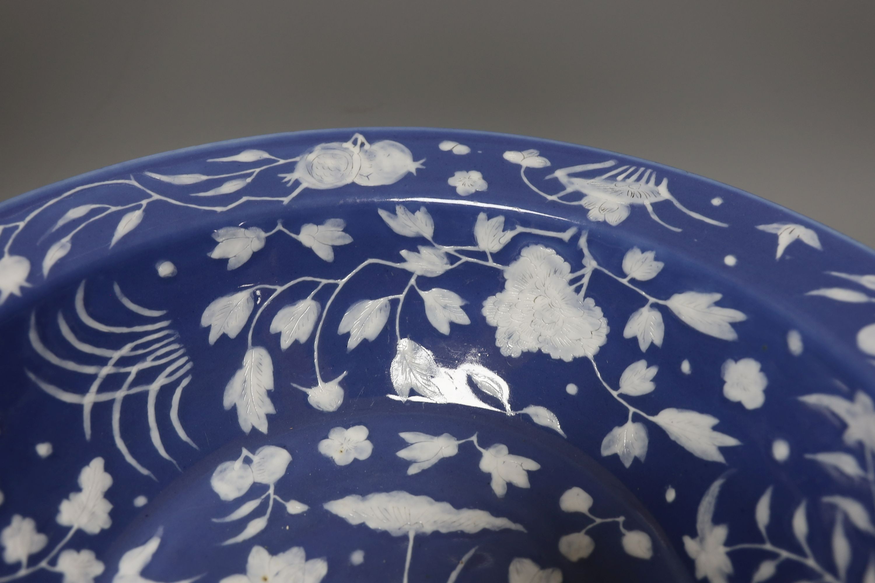 A Chinese export slip decorated blue ground basin, c.1830 - 40cm diameter